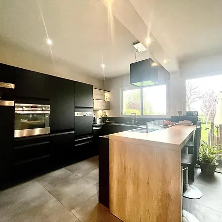Holiday home Maison Avec Jacuzzi Et Sauna *